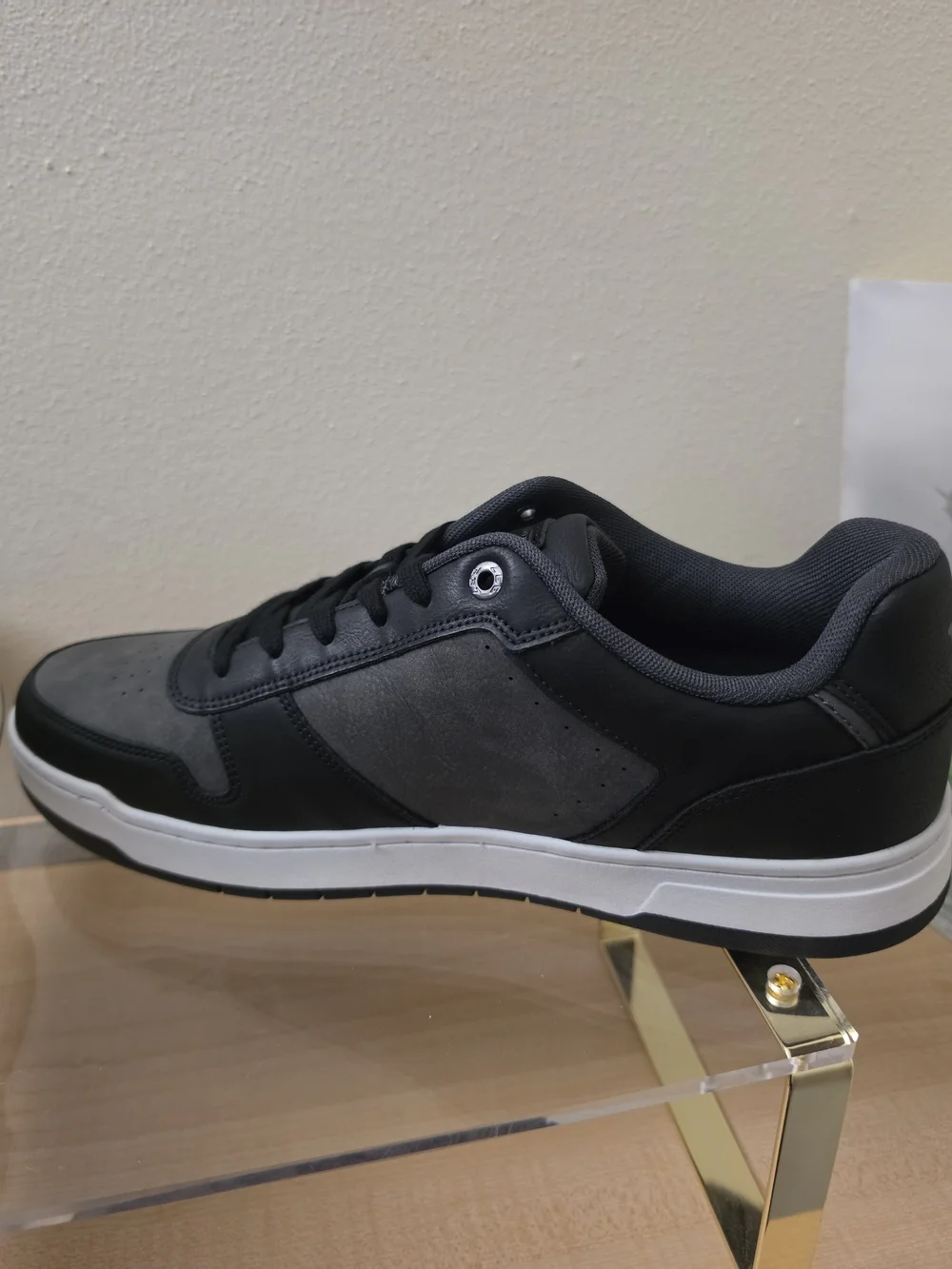 Lee Men's Gray and Black Low-Top Sneakers